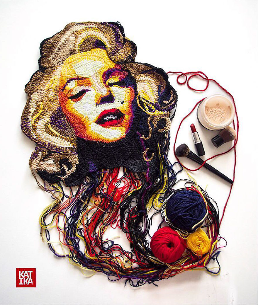Вязаные Бэтмен и Илон Маск: художница создает крутые портреты из ниток - фото 1