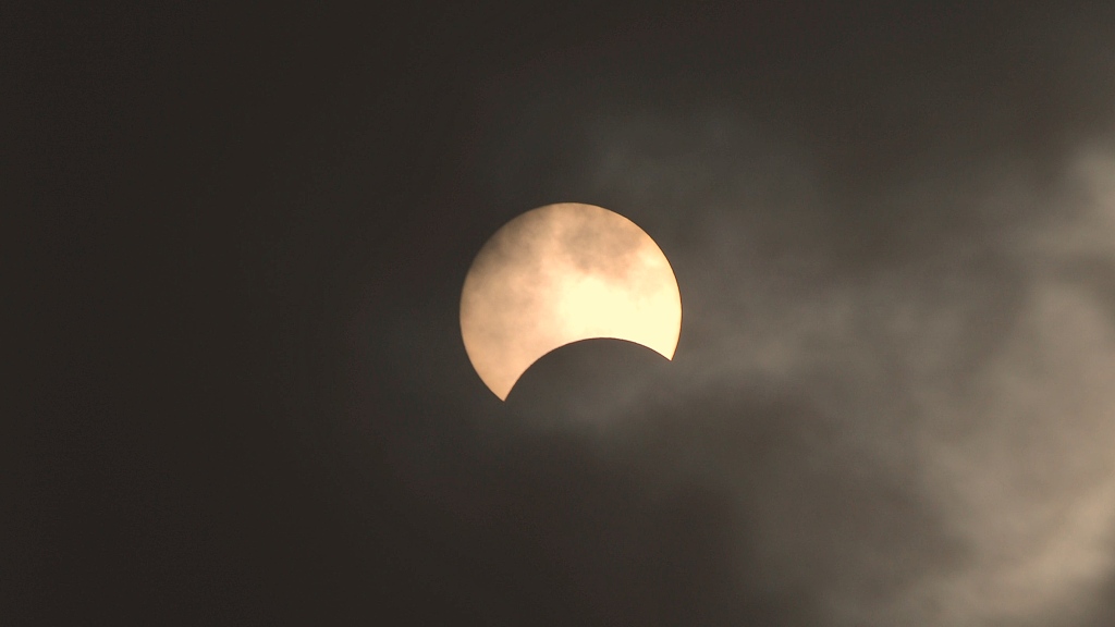 20 лучших фотографий солнечного затмения 21 июня, которое вы могли пропустить - фото 8