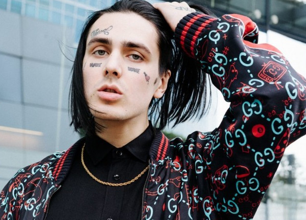 Рэпер Face показал свои феноменальные музыкальные знания в шоу «Узнать за 10 секунд». Нет, правда! - изображение 1 Рэпер Face показал свои феноменальные музыкальные знания в шоу «Узнать за 10 секунд». Нет, правда! - фото 1