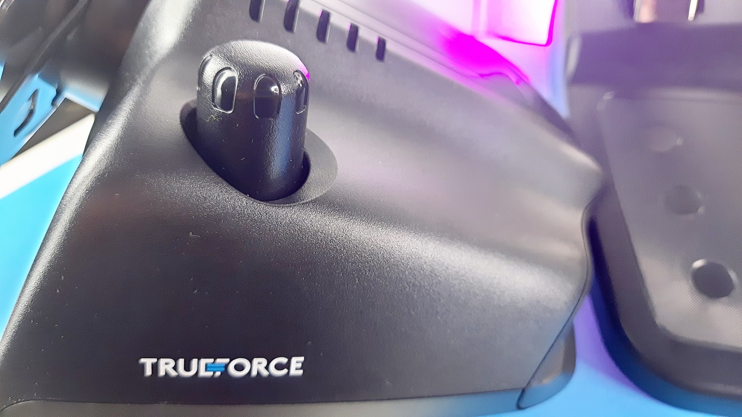 Обзор Logitech G923: игровой руль для ПК и консолей нового поколения - фото 9