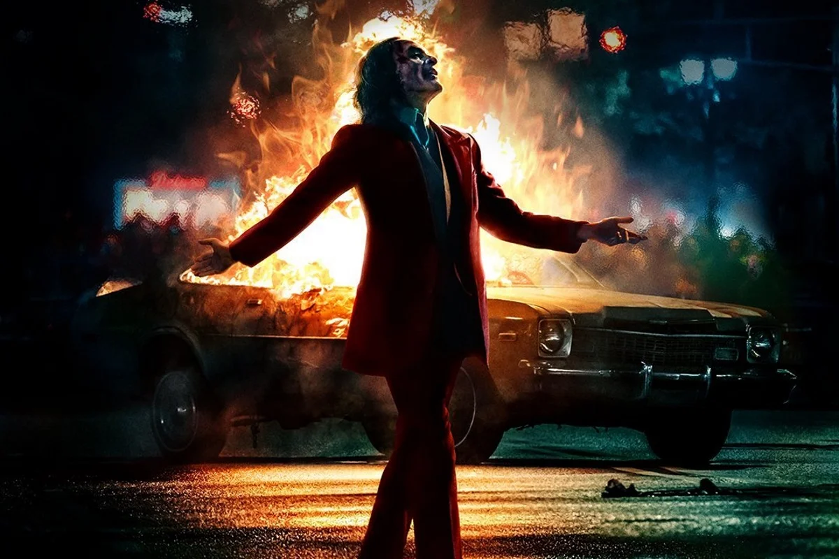 3 октября на российских экранах стартует картина Тодда Филлипса «Джокер»(Joker) — история культового злодея Бэтмена, снятая в неожиданном ключе. Здесь у знаменитого клоуна-убийцы есть имя, и фильм посвящен его становлению.