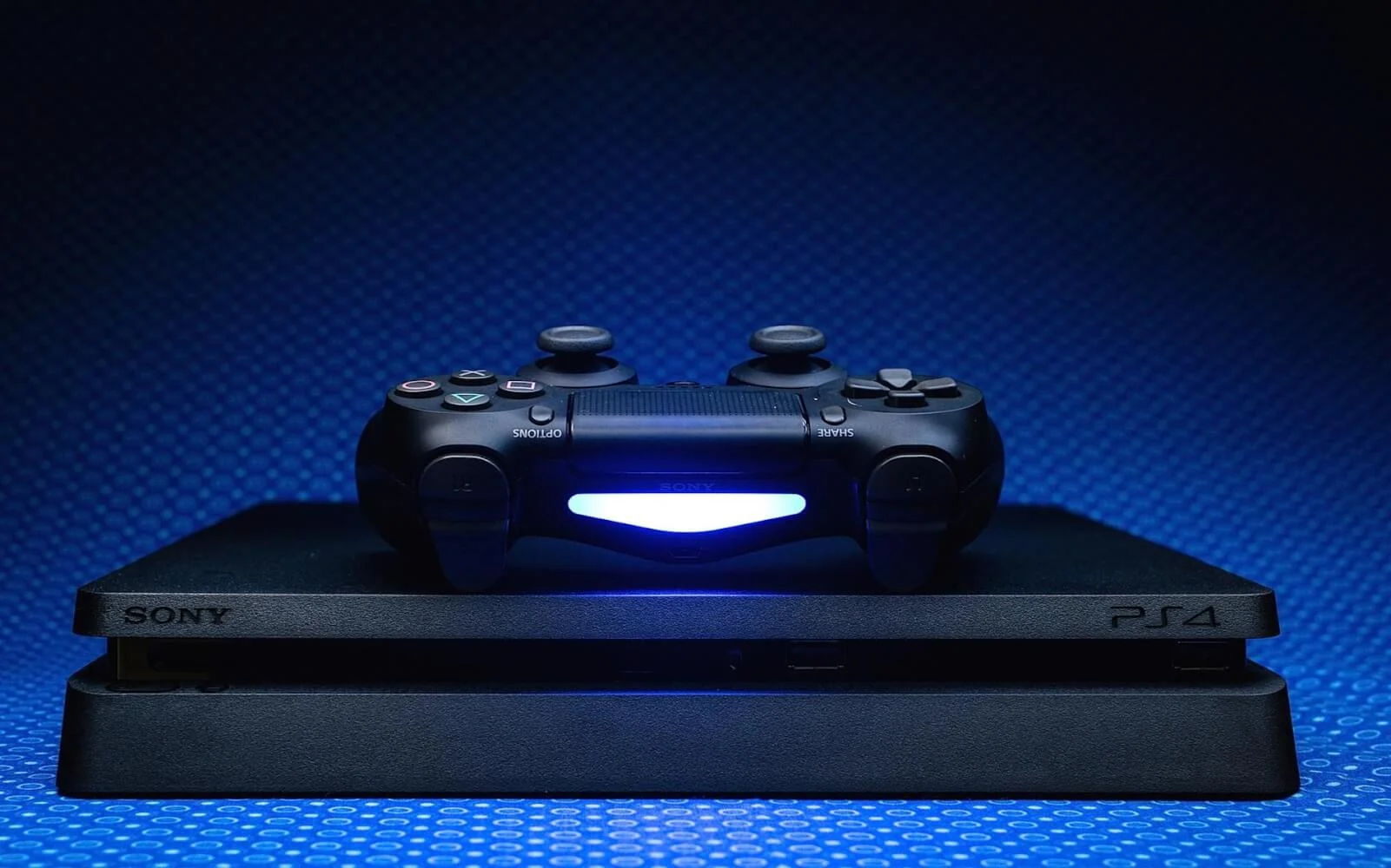 Dualshock 5? Sony запатентовала геймпад для PlayStation с сенсорным дисплеем - фото 1