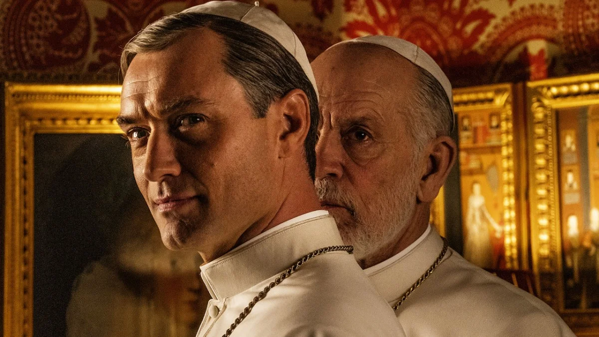 Премьера «Нового Папы» (New Pope) на канале HBO состоится лишь в ноябре этого года. Но на Венецианском кинофестивале критикам уже показали вторую и седьмую серии (всего их будет девять). Эдуард Голубев делится впечатлениями от увиденного.