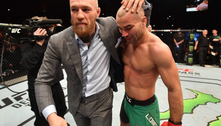 Звезда MMA Конор Макгрегор с друзьями атаковал автобус UFC. Все из-за конфликта с российским бойцом - изображение 1 Звезда MMA Конор Макгрегор с друзьями атаковал автобус UFC. Все из-за конфликта с российским бойцом - фото 1