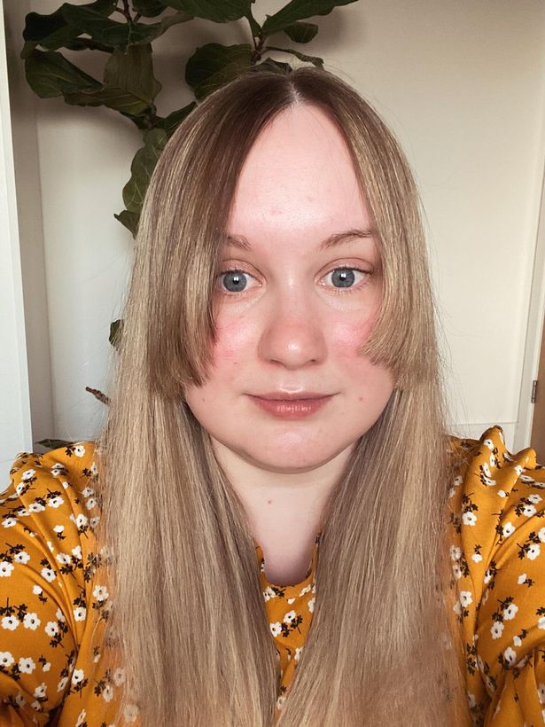 Девушка стала звездой сети. Из неё сделали героя фильма «Тупой и ещё тупее» - фото 1