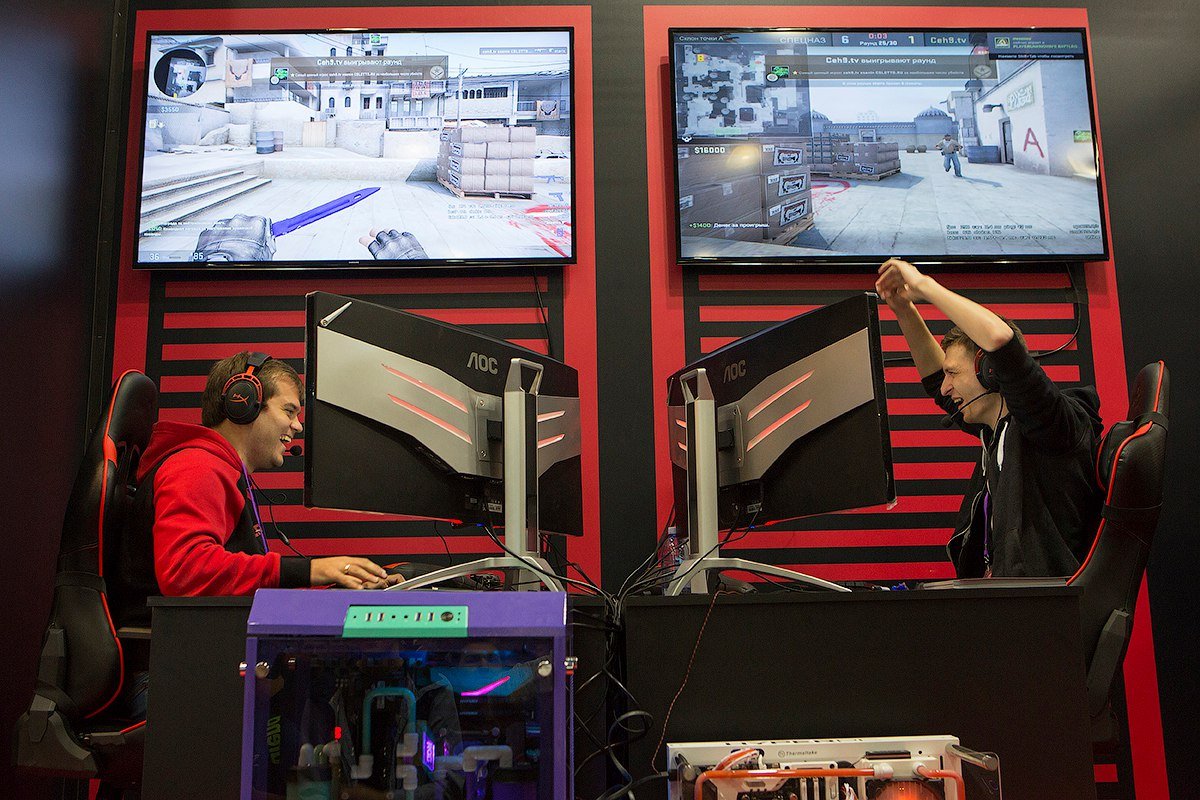 В этом году «ИгроМир» вновь открыл свои двери перед любителями компьютерных игр и киберспорта. Особенно запомнились стенды HyperX и совместный стенд Asus и Tornado Energy, на которых выступали известные профессиональные игроки. В интервью для редакции «Канобу» игроки поделились положительными эмоциями об «ИгроМире», рассказали, что ждать от игры PUBG в будущем, и как лучше всего наказывать читеров.