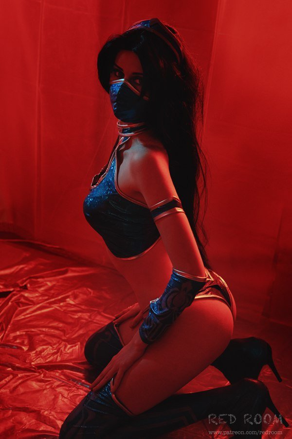 Қыздардың жалаңаш және түкті қолтықтары Қыз жыныстық қатынас кезінде презерватив киеді.