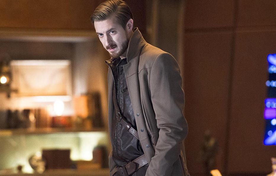 10 пасхалок с Бэтменом и Брюсом Уэйном в сериалах CW - фото 7