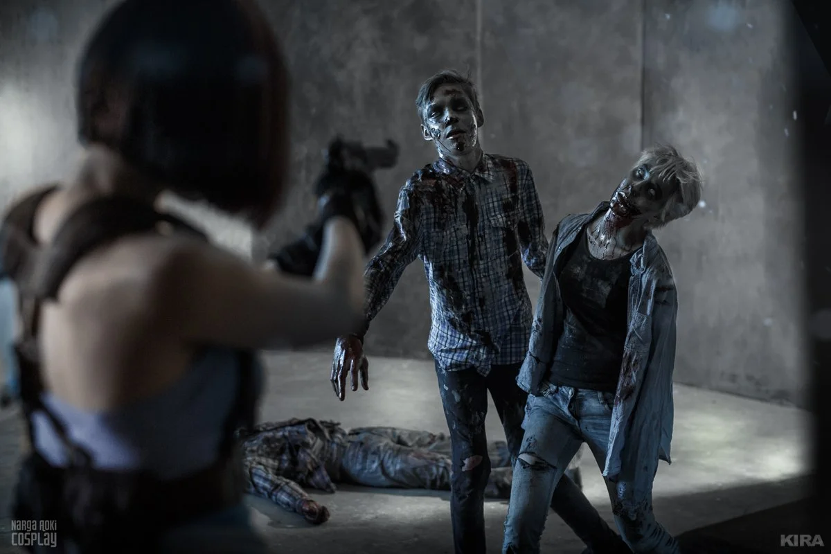 Косплей дня: Джилл Валентайн из Resident Evil 3: Nemesis﻿ сражается с зомби - фото 12