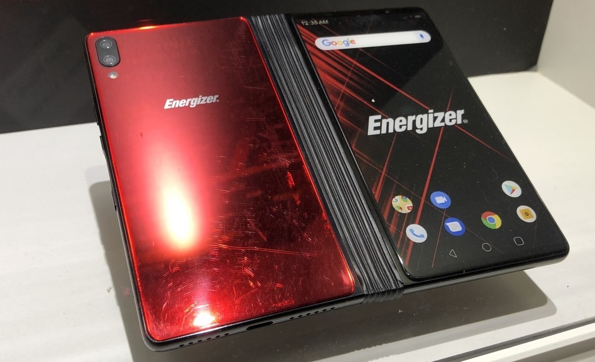 Energizer представила сгибающийся смартфон Power Max P8100S с батареей на 10 000 мАч - изображение 1 Energizer представила сгибающийся смартфон Power Max P8100S с батареей на 10 000 мАч - фото 1