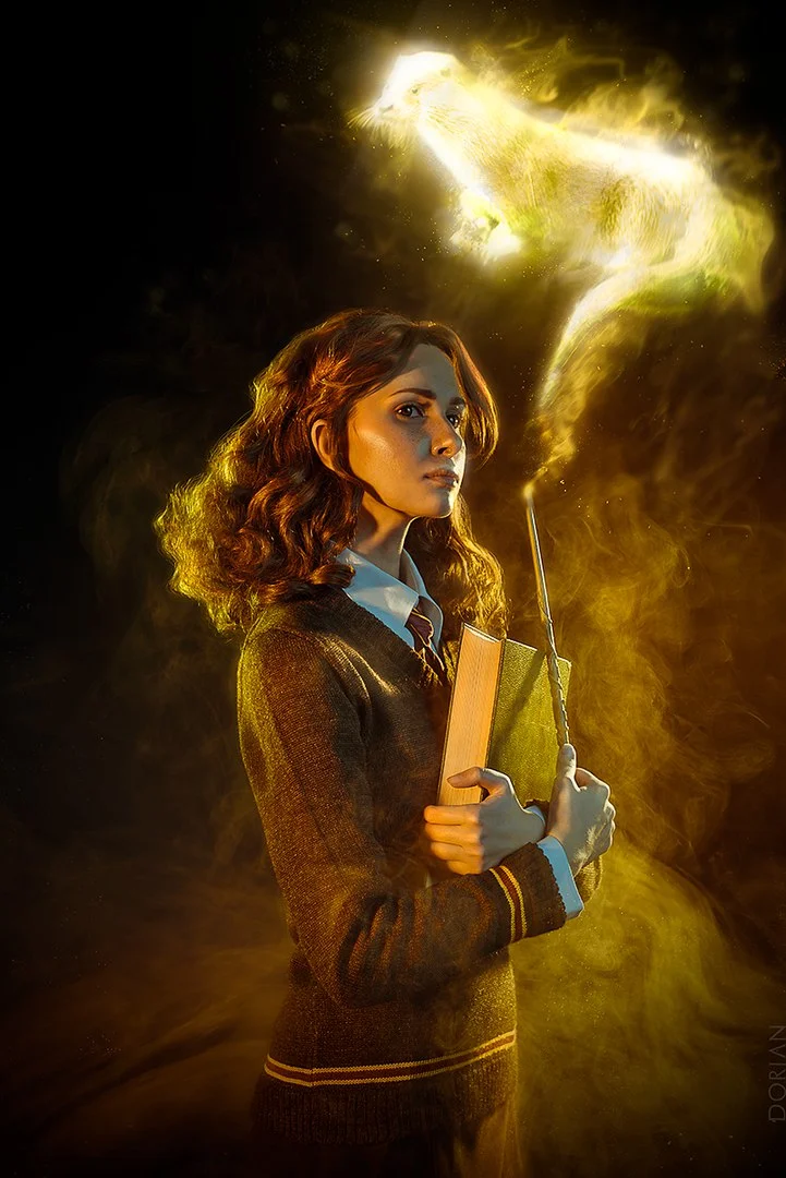 Косплей дня: старательная волшебница Гермиона Грейнджер из серии фильмов о Гарри Поттере - фото 10
