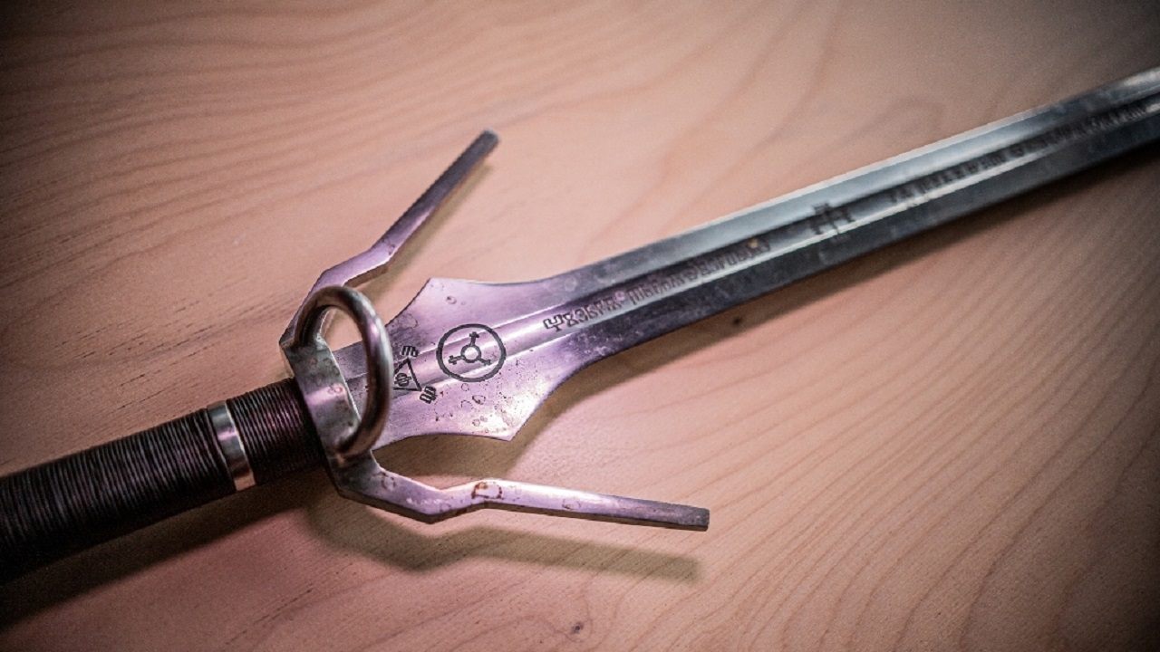 Копию клинка Геральта можно приобрести на благотворительном аукционе - фото 1