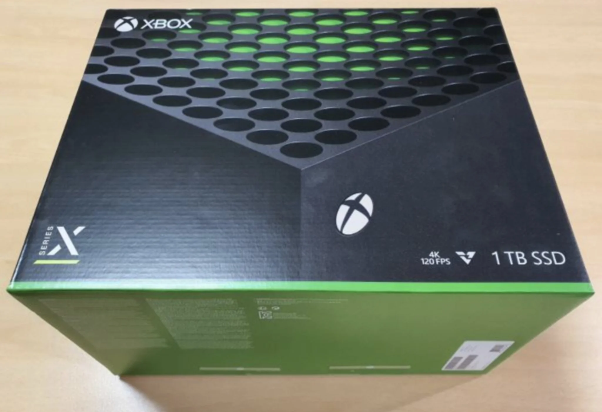 Появились видео распаковки и фото коробки Xbox Series X - фото 1