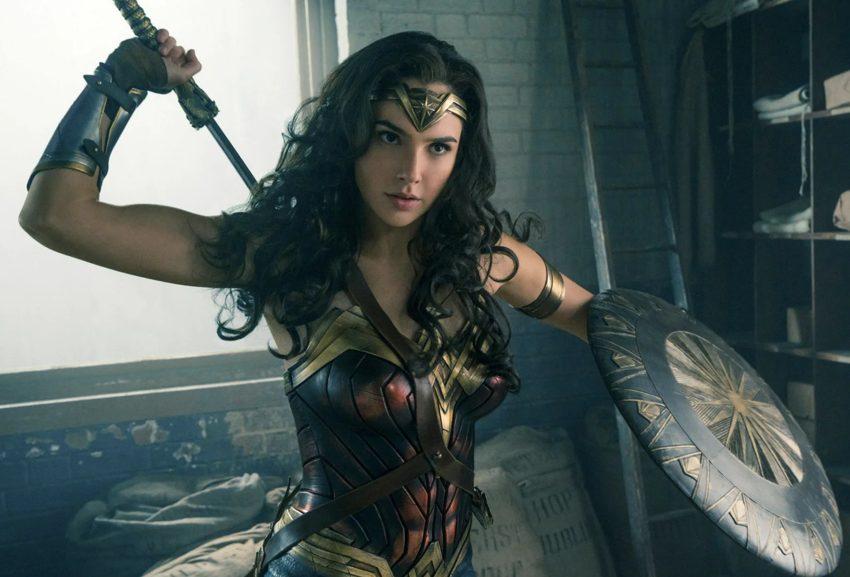 ​Warner Bros. хотят выпустить «Чудо-женщину» сразу в онлайн-кинотеатры - фото 1