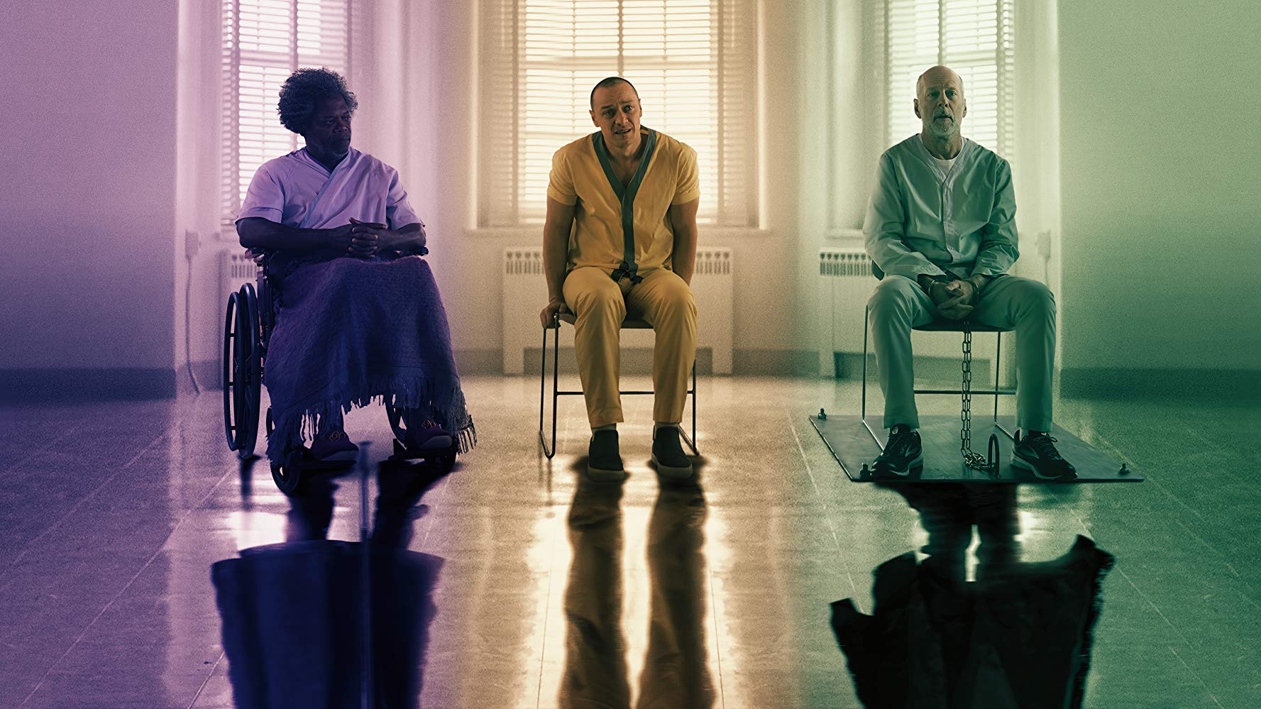 17 января на наши экраны вышел фильм М. Найта Шьямалана «Стекло» (Glass) с Брюсом Уиллисом, Сэмюэлем Л. Джексоном и Джеймсом Макэвоем, выступающий завершением деконструирующей супергероику трилогии. В нее также входят «Неуязвимый» и «Сплит» (по сути, каждая лента названа в честь одного из трех главных героев). Денис Варков уже написал рецензию на картину. Я же решил наконец опробовать формат «Исправляем», который все обещал запустить, но использовал пока только в рецензии на «50 оттенков свободы». В нем я предлагаю свой вариант сценария, исправляющий самые очевидные минусы оригинала (и, скорее всего, вносящий кучу новых).