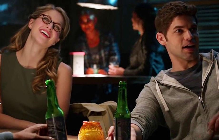 10 пасхалок с Бэтменом и Брюсом Уэйном в сериалах CW - фото 2