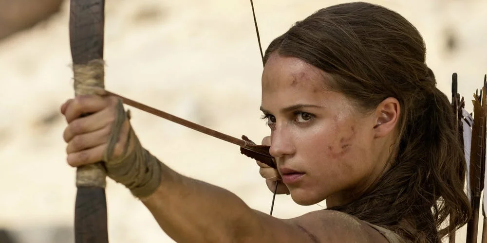 Алисия Викандер с луком и ледорубом на новых кадрах фильма Tomb Raider. Та самая Крофт? - фото 1