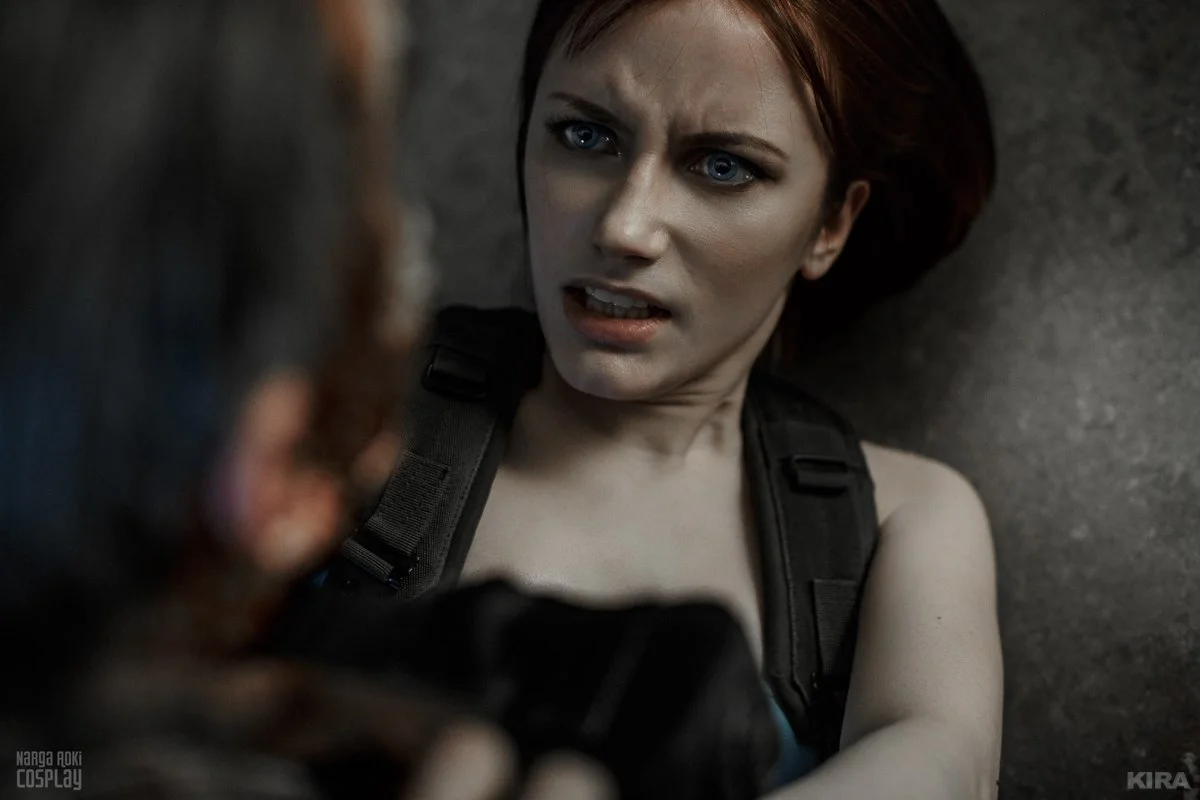 Косплей дня: Джилл Валентайн из Resident Evil 3: Nemesis﻿ сражается с зомби - фото 17