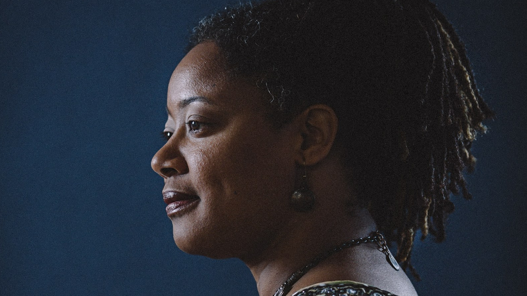 24 марта издательство Fanzon выпустило новую книгу Норы К. Джемисин «Пятое время года», рассказывающую о мире, который каждые несколько веков умирает из-за ужасного катаклизма. Процесс уничтожения цивилизации как раз и назвали «пятым сезоном». С разрешения издательства «Канобу» публикует отрывок из книги.