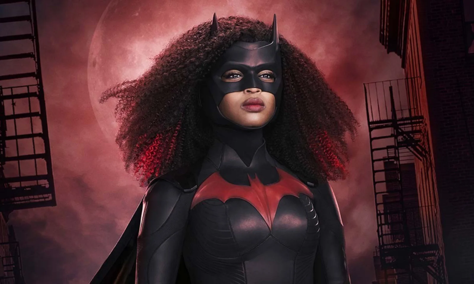 18 января на телеканале The CW и «Кинопоиске» вышла 1 серия 2 сезона «Бэтвумен» (Batwoman). После поспешного ухода актрисы Руби Роуз костюм на себя примерила Джависия Лесли. Ее героиня Райан значительно отличается от кузины Брюса Уэйна. Объясняем, почему принципиально новый персонаж страдает от старых проблем «Бэтвумен».