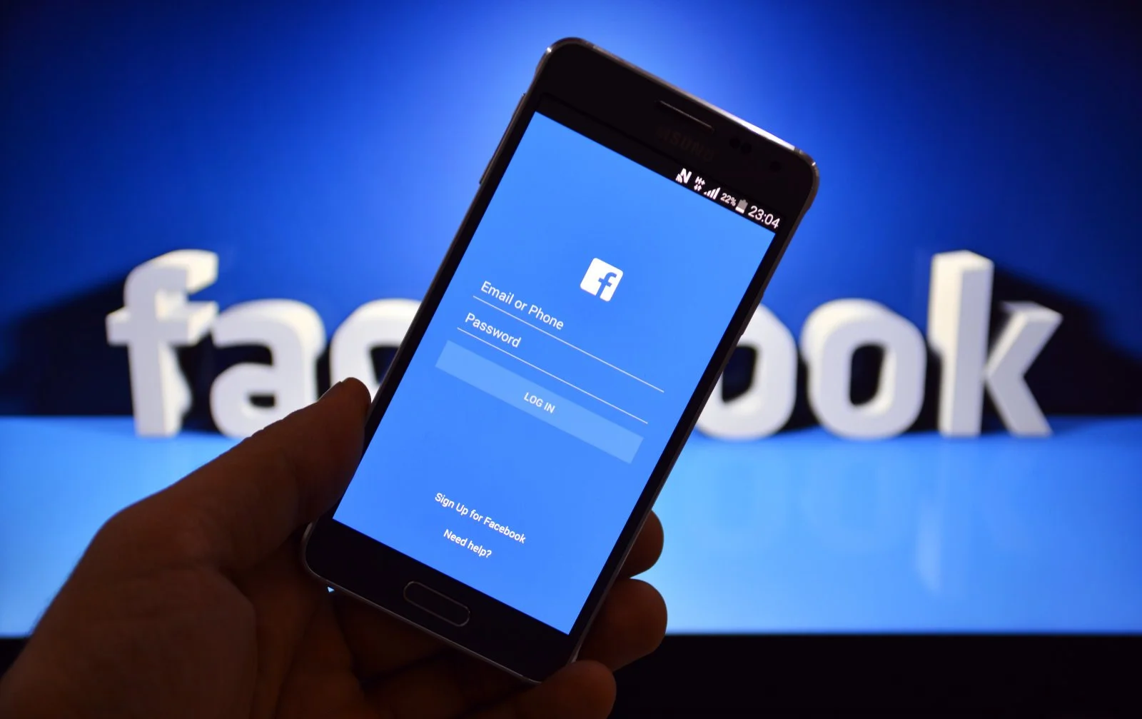 На страже интернета: Роскомнадзор хочет заблокировать Facebook в 2018 году - фото 1