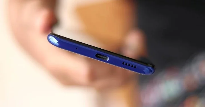 В сети утекли «официальные» фото Samsung Galaxy Note 10. Смартфон откажется от 3.5-мм аудиовыхода? - фото 1
