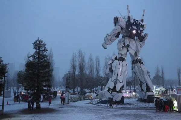 Такого вы еще не видели! Японские гигантские боевые роботы в снегу - фото 5