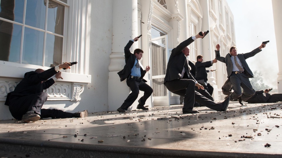 Северокорейские террористы заставляют танцевать охрану белого дома