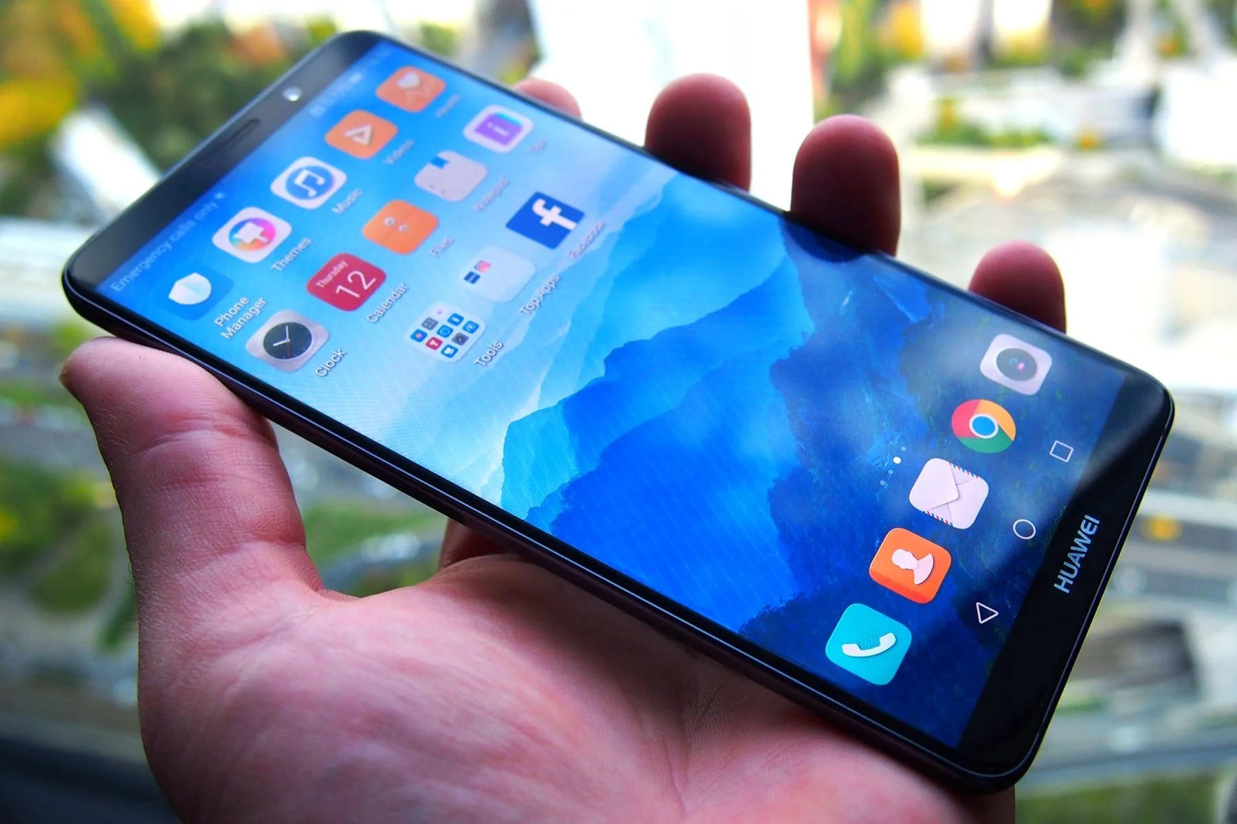Мировые операторы отказываются предзаказывать новые и продавать уже вышедшие смартфоны Huawei - фото 1