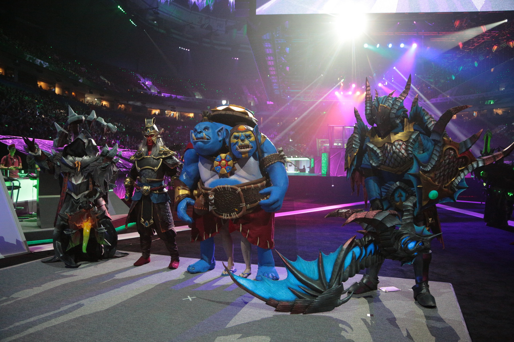 The International, в отличие от многих других киберспортивных турниров, идет практически две недели. Естественно, он включает в себя не только сотню жарких матчей, но и большое количество всевозможных активностей. Если ты не особо любишь Dota 2, то мы нашли как минимум 6 причин, почему стоит заглянуть на трансляции The International 2019.