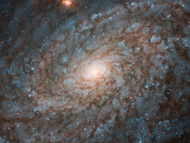 Спиральная галактика в 60 млн световых лет от Земли