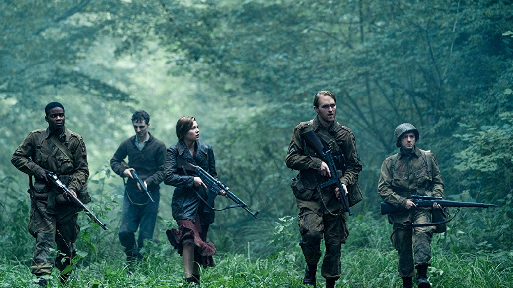 8 ноября в кино выходит фильм «Оверлорд» от режиссера Джулиуса Эвери. Это мрачный хоррор о высадке американских десантников на территории оккупированной Франции, где, выполняя задание, они обнаруживают лабораторию с нацистскими экспериментами с чем-то паранормальным. Мне удалось посмотреть фильм до его выхода в России, и в этом материале я расскажу, почему он заслуживает вашего внимания.