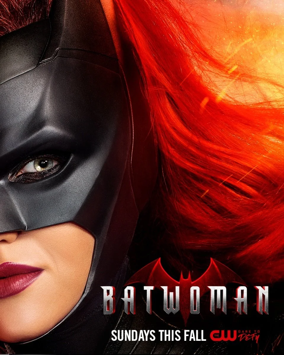 Первый постер сериала «Бэтвумен», а также кадр с костюмом Бэтмена. Обновлено: и полноценный трейлер! - фото 4