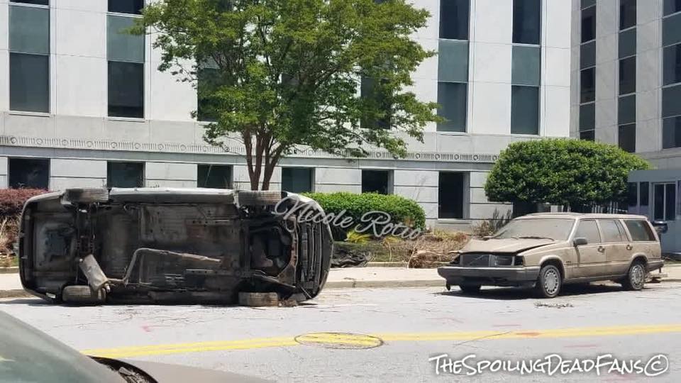 Что Рик и его люди забыли в Вашингтоне? Новые фото со съемок 9 сезона «Ходячих мертвецов» - фото 13