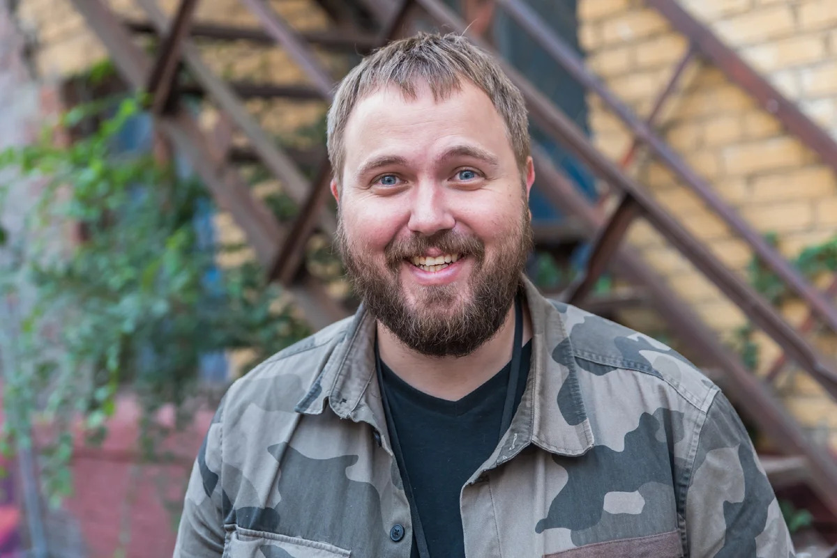 Wylsacom — самый популярный российский YouTube канал о технологиях, его создал бывший юрист Валентин Петухов в 2011 году. Что думает «Дядя Валя» про любовь, ненависть и Северную Корею — в одном скролле.