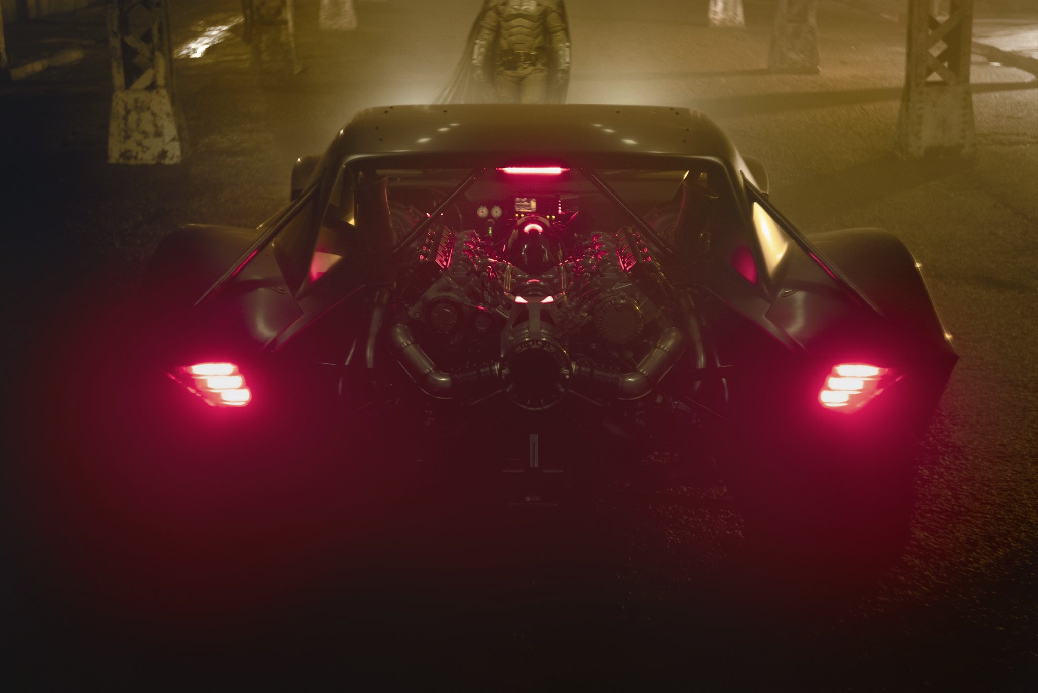 Галерея Мэтт Ривз показал бэтмобиль из нового «Бэтмена» - 3 фото