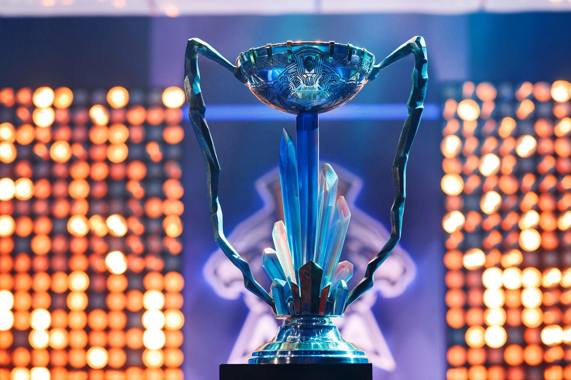 Одна из самых популярных соревновательных лиг в СНГ вернется в эфир уже в феврале, но с новыми правилами. Разбираемся, в какую сторону движется киберспортивная League of Legends в нашем регионе и чем руководствовалась Riot Games при создании условий для своих участников на 2018 год.
