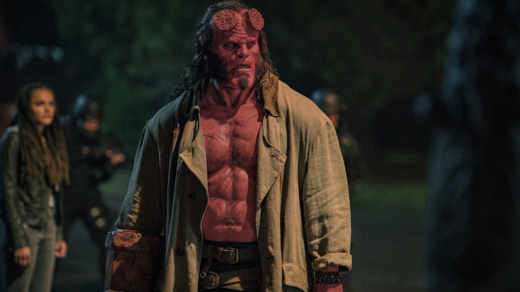 11 апреля в кино выходит «Хеллбой» (Hellboy), перезапуск франшизы с рейтингом R от режиссера Нила Маршала. В фильме представят ранее не показанные в дилогии Гильермо Дель Торо уголки вселенной Майка Миньолы, создателя Хеллбоя. О них и пойдет речь в этом материале.