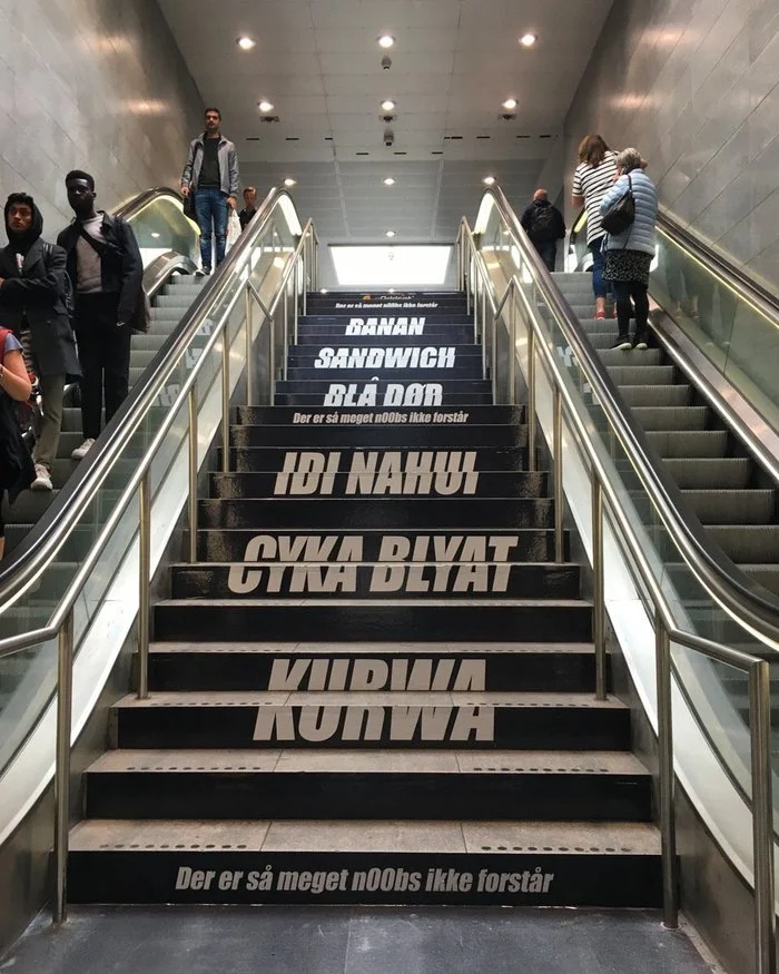 В датском метро появилась реклама со сленгом из CS:GO, обматерившая польских и российских туристов - фото 1