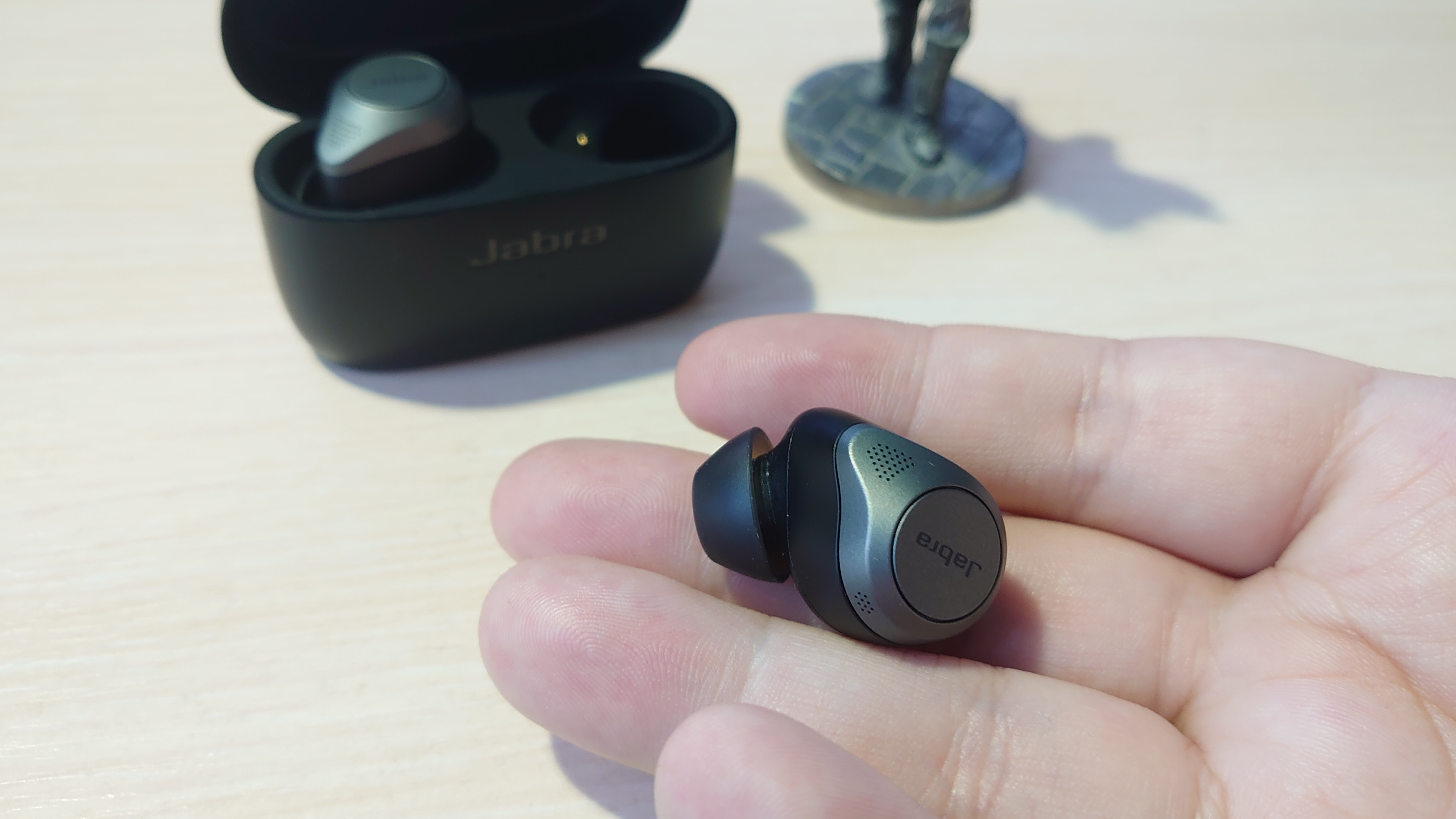 Обзор Jabra Elite 85t. Беспроводные наушники со множеством полезных функций - фото 4