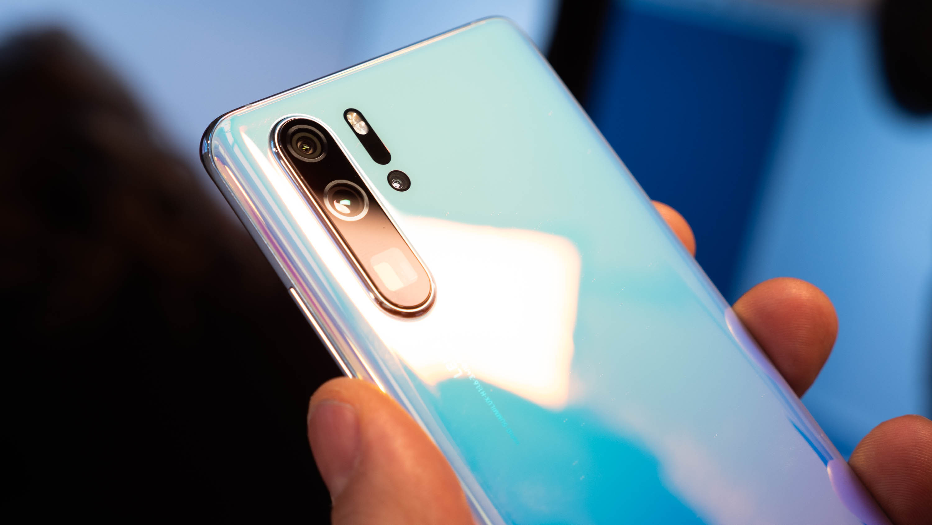 26 марта компания Huawei представила флагман P30 Pro, который сразу же занял первую строчку популярного рейтинга французской фотолаборатории DxOMark. Помимо флагмана Huawei, в их десятку смартфонов с лучшими камерами попали новинки Samsung и Xiaomi. Мы решили собрать их все в одной подборке и рассказать, что экспертам в них понравилось, а что нет. 
