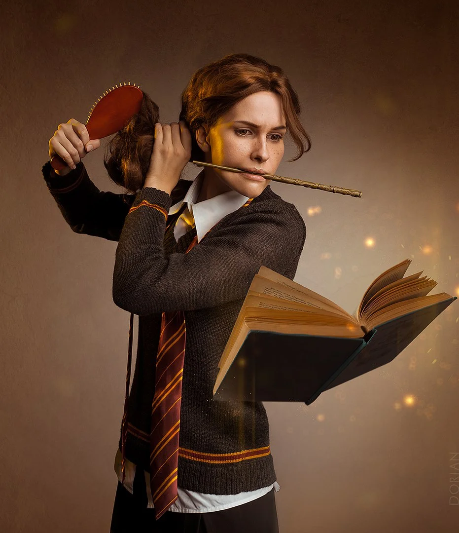 Косплей дня: старательная волшебница Гермиона Грейнджер из серии фильмов о Гарри Поттере - фото 11