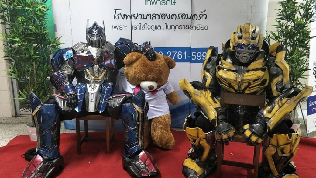 В честь вышедшего на прошлой неделе фильма «Бамблбли» — первого спин-оффа киновселенной «Трансформеров», — мы решили вспомнить, какие потрясающие образы создают фанаты франшизы и собрать некоторые из них в этой подборке. Некоторые автоботы косплееров даже не появлялись в фильмах!