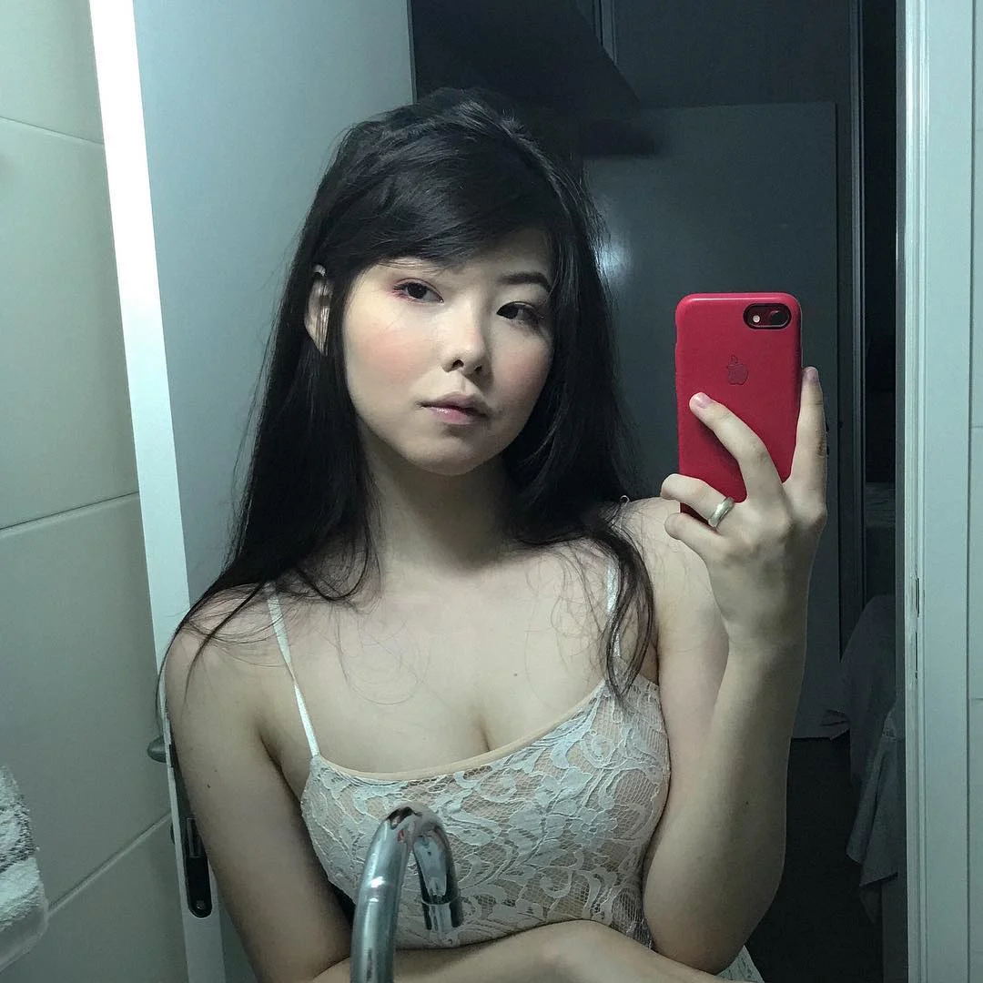 Джулия «[Mayumi](https://www.instagram.com/jumayumin1/)» Накамура
