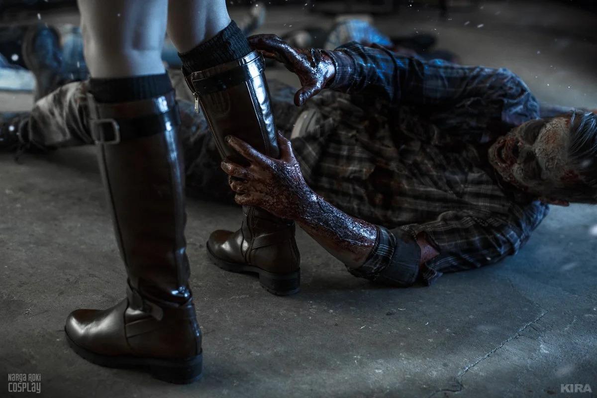 Косплей дня: Джилл Валентайн из Resident Evil 3: Nemesis﻿ сражается с зомби - фото 15