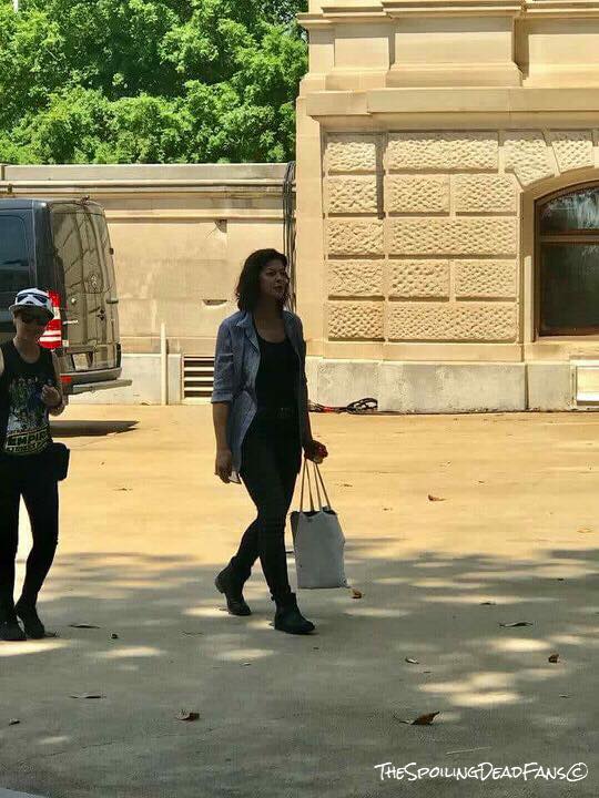 Что Рик и его люди забыли в Вашингтоне? Новые фото со съемок 9 сезона «Ходячих мертвецов» - фото 8