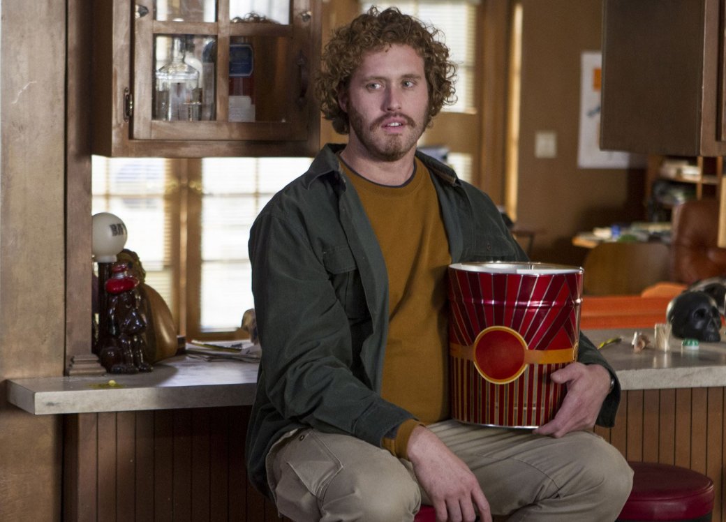 ТиДжей Миллеру исполнилось 40 лет! Вспоминаем лучшие роли стендап-комика - фото 2