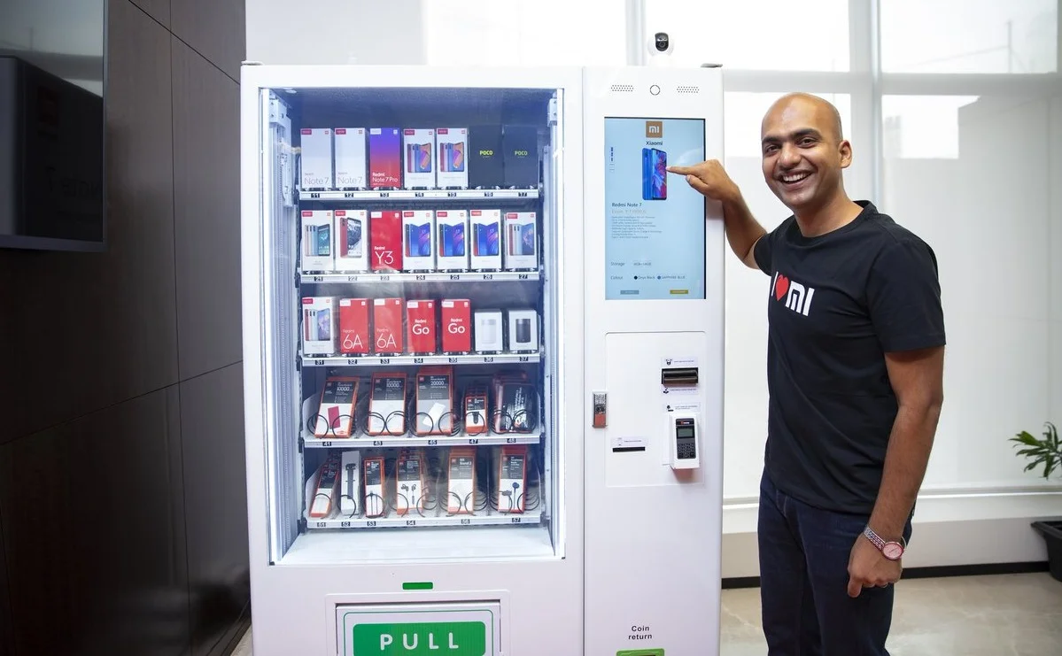 Чай, кофе, смартфоны: Xiaomi начала продавать свои гаджеты через торговые автоматы Mi Express Kiosk - фото 1