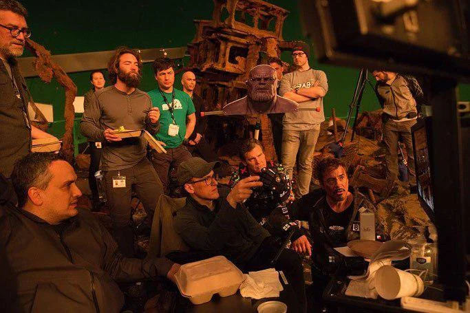 В «Финале» Джош Бролин снимался с «пугалом» Таноса над головой - фото 2