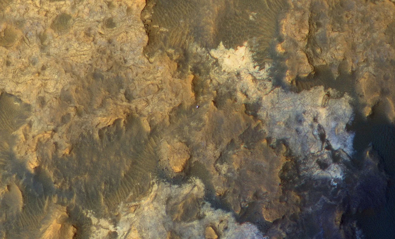 Марсоход Curiosity сняли с орбиты. Нашли?